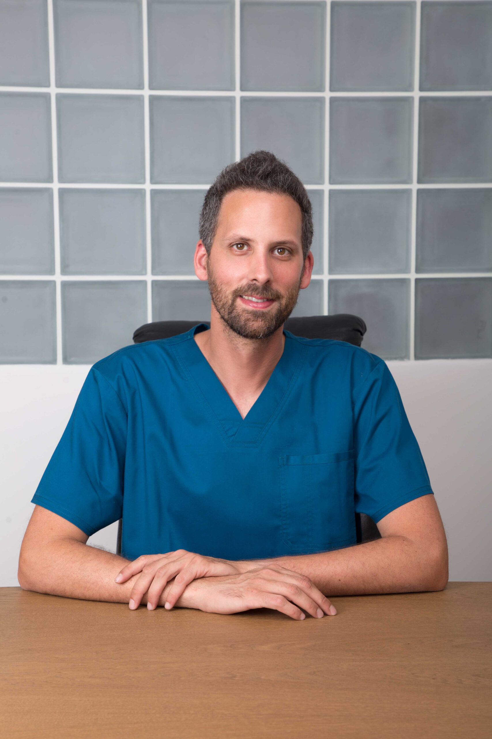 Δρ. Χρήστος Χαμηλός, Περιοδοντολόγος - Χειρουργός Στόματος