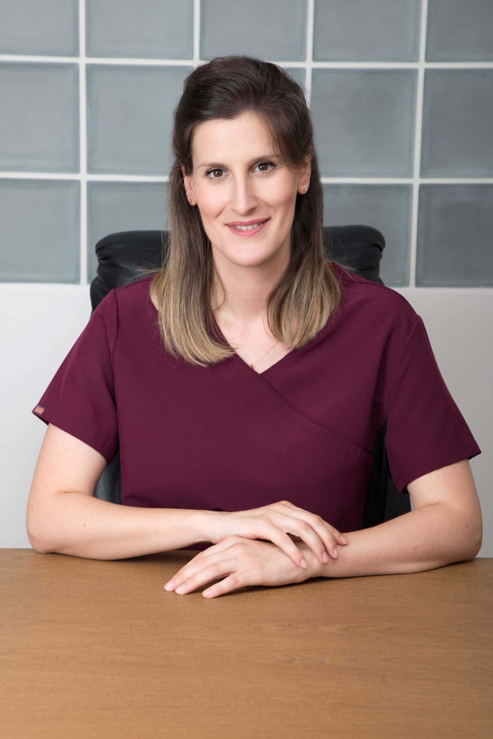 Δρ. Ιωάννα Χαμηλού, Χειρουργός Οδοντίατρος